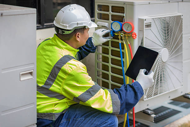 Professional Hvac technician working in Hampton, TN